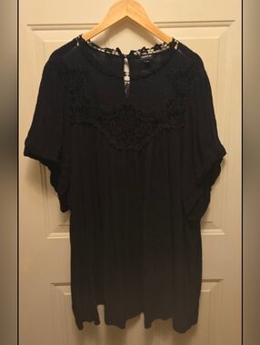 Torrid Black Flowy Top with Lace Chest Detail Size 5= (Size 28)
